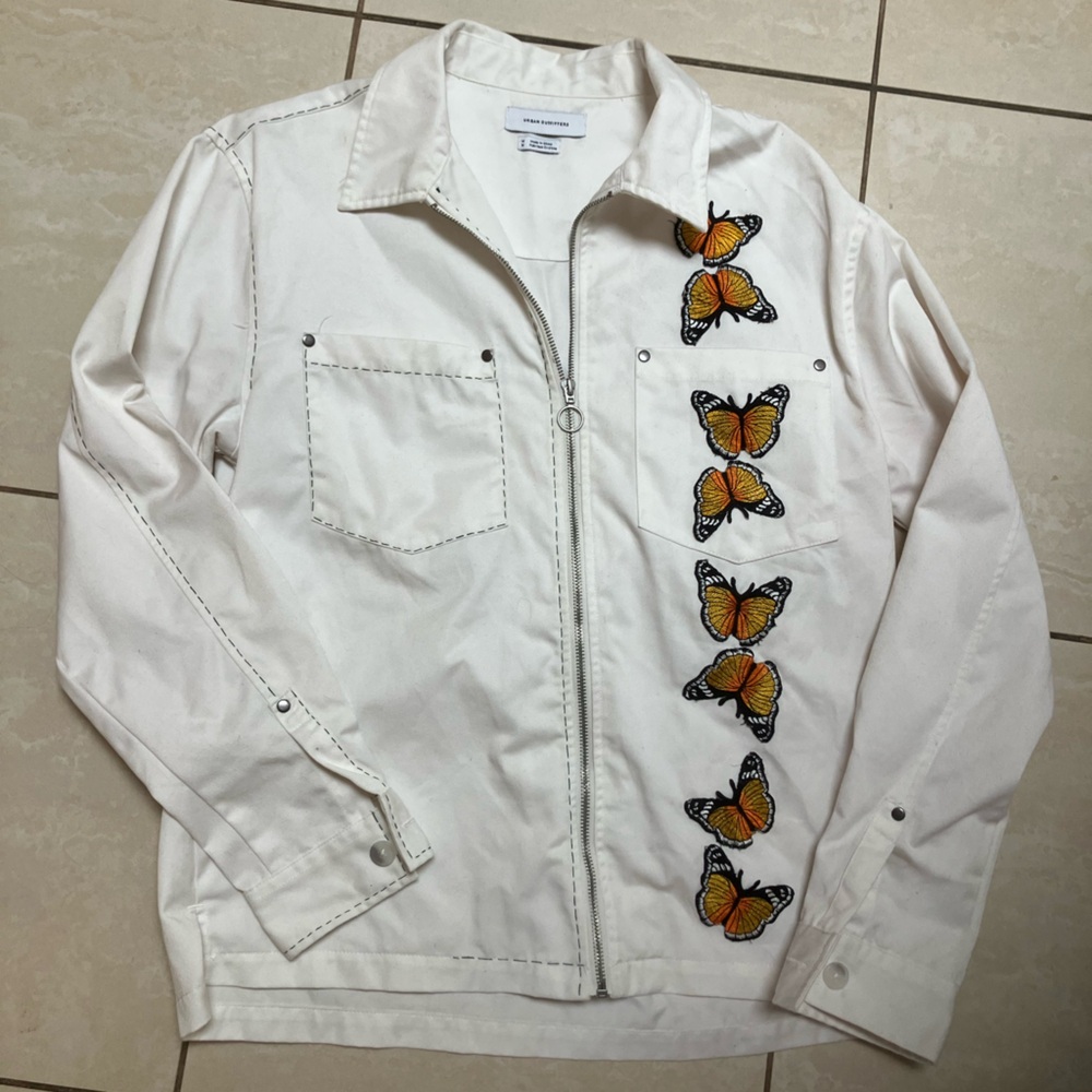 Urban Outfitters White Men’s Size Medium Jacket with Butterflies 🦋 sewn on
